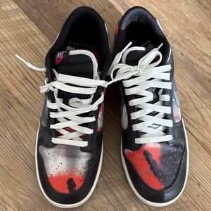 Nike Men's Black and Red Low-Top Dunk Sneakers